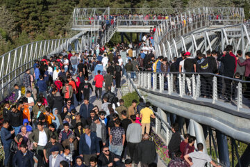 Los teheraníes festejan el Sizdah Bedar