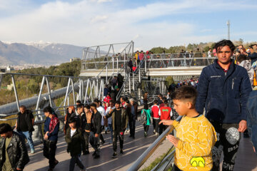 Iran: Sizdah Be-dar, Journée de la nature sur le pont Nature de Téhéran