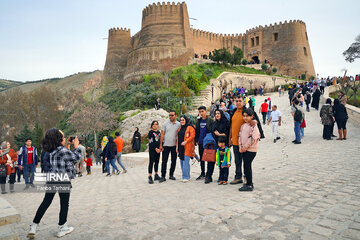گردشگران نوروزی در قلعه فلک الافلاک خرم آباد 