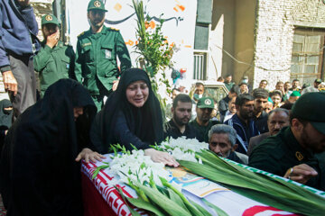 Funérailles d’un conseiller militaire du CGRI tués en martyr lors des assauts aériens menés par Israël