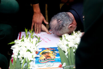 Funérailles d’un conseiller militaire du CGRI tués en martyr lors des assauts aériens menés par Israël