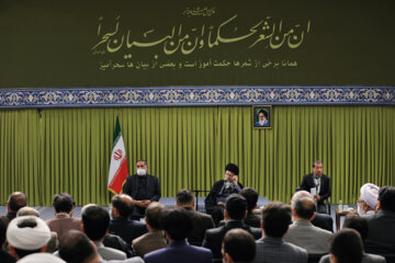 La reunión del Líder Supremo con un grupo de poetas iraníes
