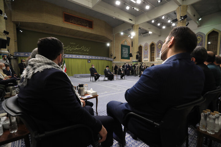 شاعران در سوگ رهبر شهید؛ از خاطره دیدار تا اشک وداع