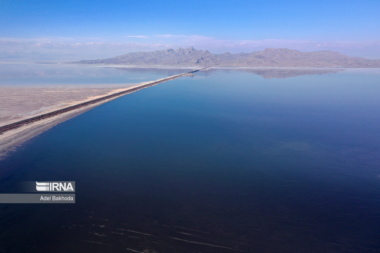 ارتفاع آب دریاچه ارومیه ۱۷ سانتی‌متر افزایش یافت