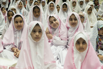 Une fête pour célébrer le Premier jeûne du Ramadan des enfants intitulée « les cris de la joie des anges » avec la présence de 400 filles qui observaient leur premier jeûne a eu lieu le vendredi soir (7 avril 2023) à Gorgan au nord de l’Iran. (Photo : Rahela Hesari)