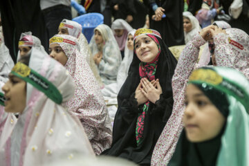 Une fête pour célébrer le Premier jeûne du Ramadan des enfants intitulée « les cris de la joie des anges » avec la présence de 400 filles qui observaient leur premier jeûne a eu lieu le vendredi soir (7 avril 2023) à Gorgan au nord de l’Iran. (Photo : Rahela Hesari)