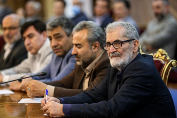 دیدار جمعی از اصناف و بازاریان با رئیس جمهور 2 دیدار جمعی ازاصناف و بازاریان با رئیس جمهور