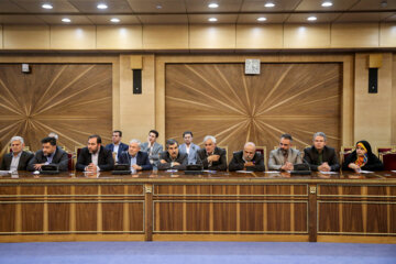 دیدار جمعی از اصناف و بازاریان با رئیس جمهور 8 دیدار جمعی ازاصناف و بازاریان با رئیس جمهور