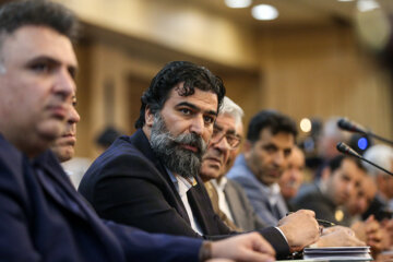 دیدار جمعی از اصناف و بازاریان با رئیس جمهور 10 دیدار جمعی ازاصناف و بازاریان با رئیس جمهور