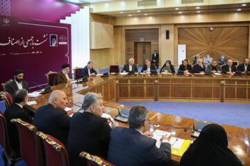 دیدار جمعی از اصناف و بازاریان با رئیس جمهور 12 دیدار جمعی ازاصناف و بازاریان با رئیس جمهور