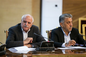 دیدار جمعی از اصناف و بازاریان با رئیس جمهور 13 دیدار جمعی ازاصناف و بازاریان با رئیس جمهور