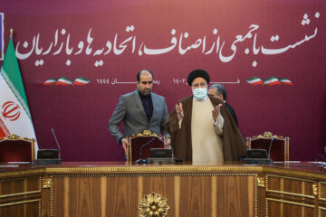 دیدار جمعی از اصناف و بازاریان با رئیس جمهور 4 دیدار جمعی ازاصناف و بازاریان با رئیس جمهور