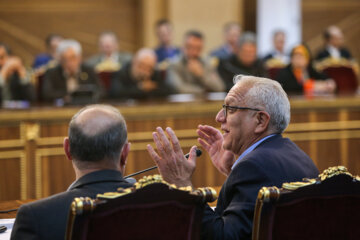 دیدار جمعی از اصناف و بازاریان با رئیس جمهور 21 دیدار جمعی از اصناف و بازاریان با رئیس جمهور