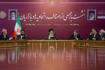 دیدار جمعی از اصناف و بازاریان با رئیس جمهور 22 دیدار جمعی از اصناف و بازاریان با رئیس جمهور