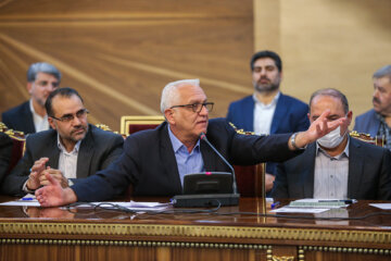 دیدار جمعی از اصناف و بازاریان با رئیس جمهور 18 دیدار جمعی از اصناف و بازاریان با رئیس جمهور