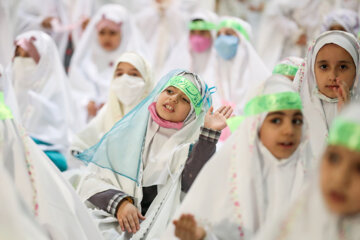 En Hamedan se celebra una fiesta para niñas que ayunaron por primera vez 