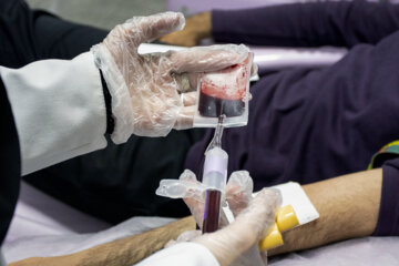 بیماران چشم انتظار هدیه سرخ/اهدای خون در فصل سرد فراموش نشود