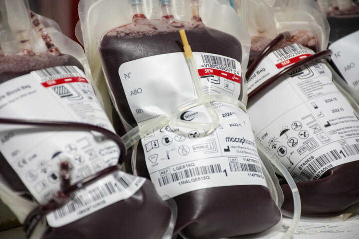 ما هستیم چون شما خون اهدا می‌کنید