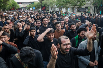 Machhad couvert de noir à l’occasion de l’anniversaire du martyre de l’imam Ali 