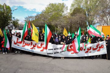 La marche de la Journée mondiale de Qods, s'est tenue ce vendredi 14 avril dans la ville de Zanjan avec la présence de jeûneurs en guise du soutien et de la solidarité au peuple opprimé palestinien opprimé. (Photo : Bahrâm Bayat)