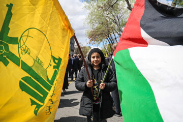 La marche de la Journée mondiale de Qods, s'est tenue ce vendredi 14 avril dans la ville de Zanjan avec la présence de jeûneurs en guise du soutien et de la solidarité au peuple opprimé palestinien opprimé. (Photo : Bahrâm Bayat)