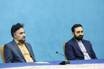 Téhéran (IRNA)-Le dimanche soir 16 avril 2023, un groupe d'adolescents a rencontré et discuté avec le président de la République islamique d’Iran, Seyyed Ebrahim Raissi à Téhéran. (Photo : Akbar Tavakoli)