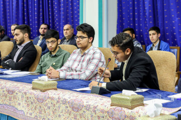 Téhéran (IRNA)-Le dimanche soir 16 avril 2023, un groupe d'adolescents a rencontré et discuté avec le président de la République islamique d’Iran, Seyyed Ebrahim Raissi à Téhéran. (Photo : Akbar Tavakoli)