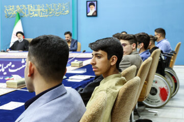 Téhéran (IRNA)-Le dimanche soir 16 avril 2023, un groupe d'adolescents a rencontré et discuté avec le président de la République islamique d’Iran, Seyyed Ebrahim Raissi à Téhéran. (Photo : Akbar Tavakoli)