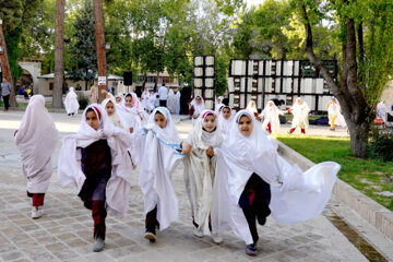 Ramadan 2023 en Iran: un groupe d’enfants célèbre leur premier jeûne dans la ville de KhorramAbad