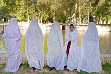 Ramadan 2023 en Iran: un groupe d’enfants célèbre leur premier jeûne dans la ville de KhorramAbad