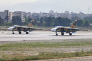 Desfile de aviones de combate de la Fuerza Aérea del Ejército iraní