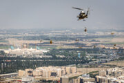Desfile de helicópteros de la Aviación del Ejército de Irán
