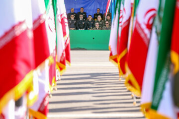 Desfile militar con motivo del Día Nacional del Ejército de Irán
