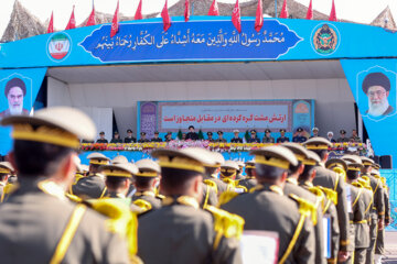 Desfile militar con motivo del Día Nacional del Ejército de Irán
