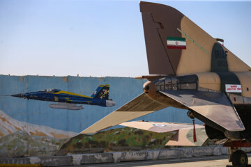 Desfile de aviones de combate de la Fuerza Aérea del Ejército iraní
