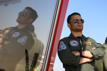 Desfile de aviones de combate de la Fuerza Aérea del Ejército iraní
