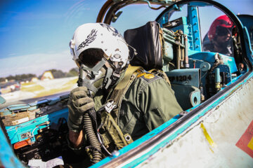 Desfile de aviones de combate de la Fuerza Aérea del Ejército iraní
