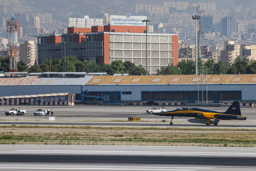 Desfile de aviones de combate de la Fuerza Aérea del Ejército iraní
