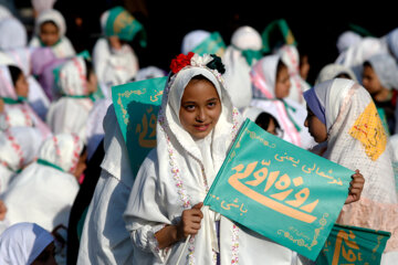 Celebran el primer ayuno de Ramadán de niñas teheraníes