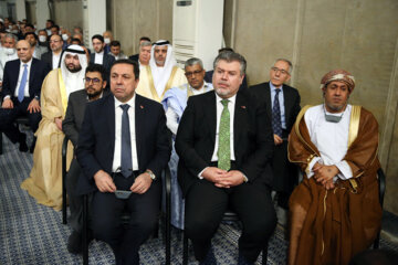 Rencontre des ambassadeurs des pays islamiques avec le Guide suprême