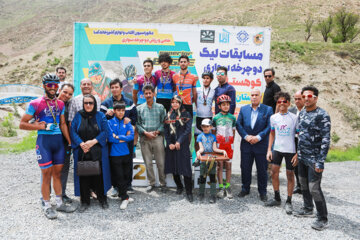 Un tournoi de vélo de montagne à Markazi