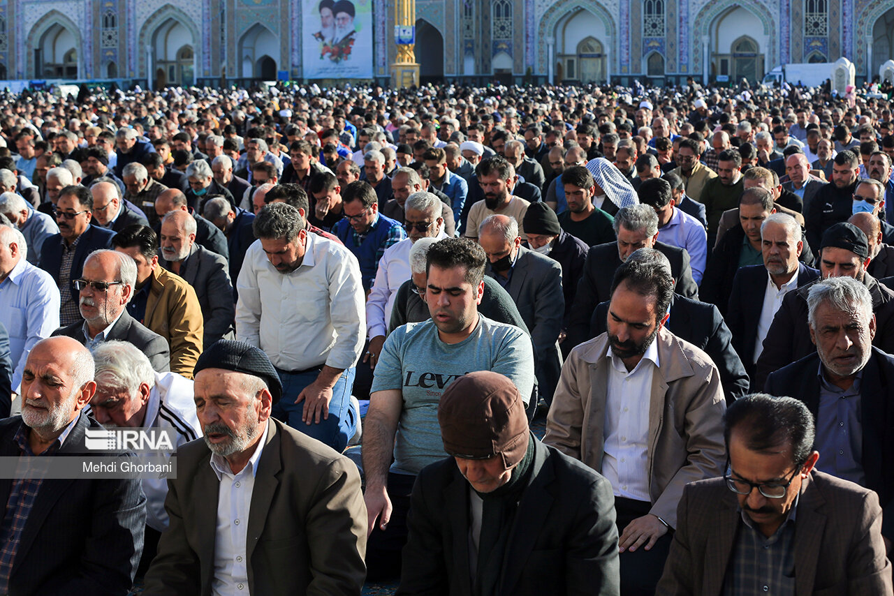 İmam Rıza Türbesi’nde Ramazan Bayramı Namazı