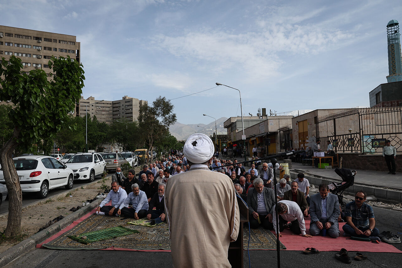 اقامه نماز عید سعید فطر در شهرک اکباتان
