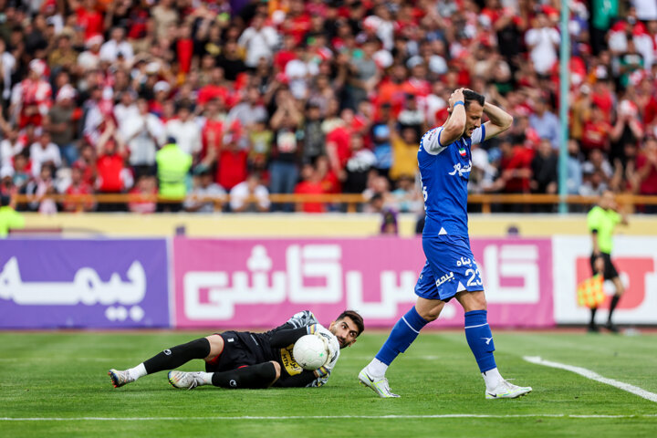 رقص پرچمهای سرخ بر فراز آسمان پایتخت؛ پرسپولیس با فتح دربی به صدر رسید