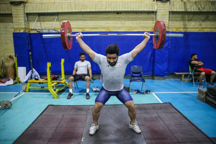زورآزمایی قهرمانان با پولادسرد