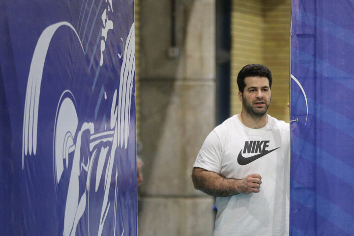 زورآزمایی قهرمانان با پولادسرد