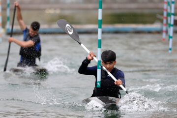 La ligue iranienne de slalom et d'aviron au lac Azadi de Téhéran 