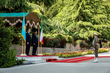 استقبال رسمی از نخست وزیر قزاقستان