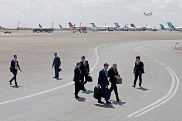 En image l'arrivée du premier ministre du Kazakhstan Alikhan Smaïlov en Iran