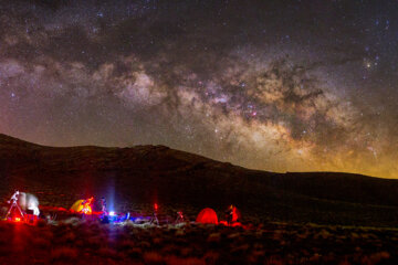 کهکشان راه شیری در فصل بهار